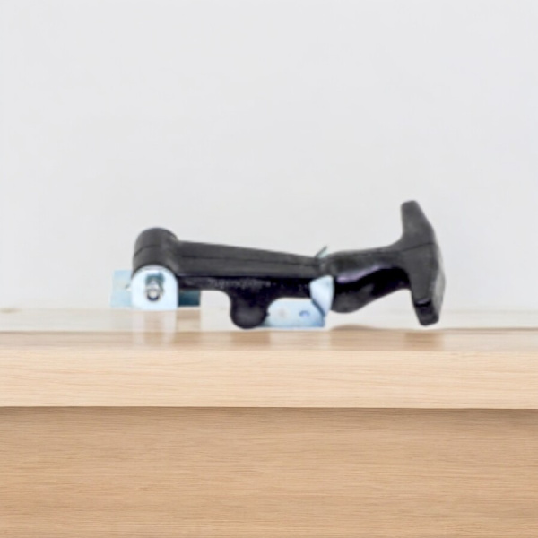 Резиновый фиксатор для капотов (цинк) 133.7*79.7мм.